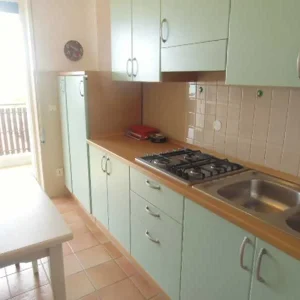 cucina-appartamento-condominio-al-faro