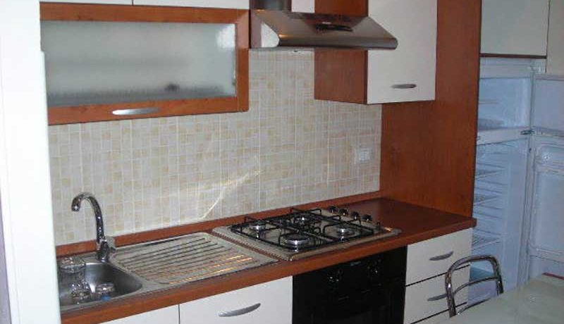 cucina-appartamento-in-affitto-condominio-al-faro